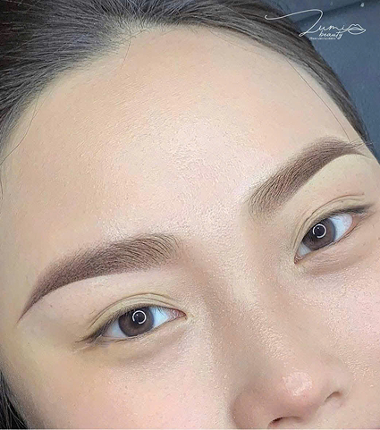 Màu trong – không đậm cứng