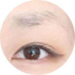 Lông mày ngắn, thưa và mỏng